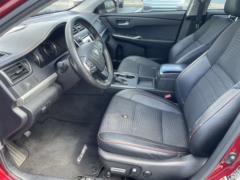 Used 2015 Toyota Camry SE FWD image 9