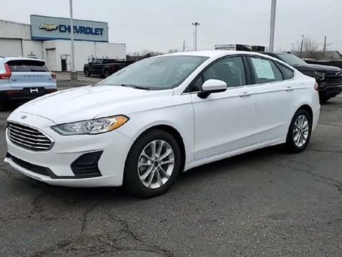 Used 2020 Ford Fusion SE image 4