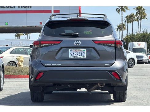 Used 2022 Toyota Highlander L AWD/4WD image 5
