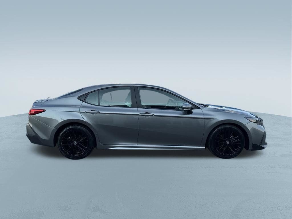 Used 2025 Toyota Camry SE FWD image 9