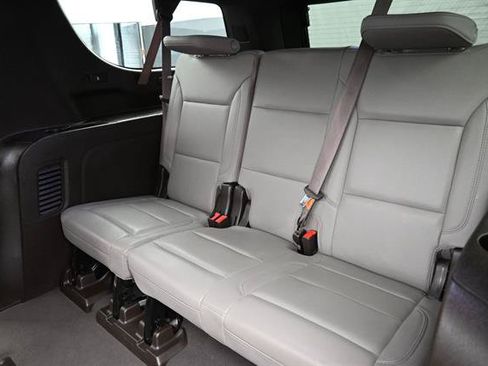 Used 2022 Chevrolet Suburban Z71 w/ Luxury Package AWD/4WD image 20