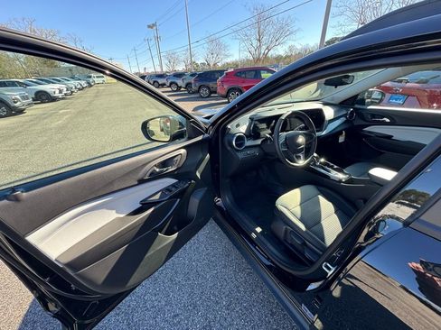 New 2026 Chevrolet Trax LT w/ Driver Confidence Package image 8