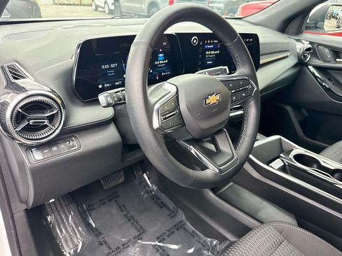 Used 2025 Chevrolet Equinox LT AWD/4WD image 24