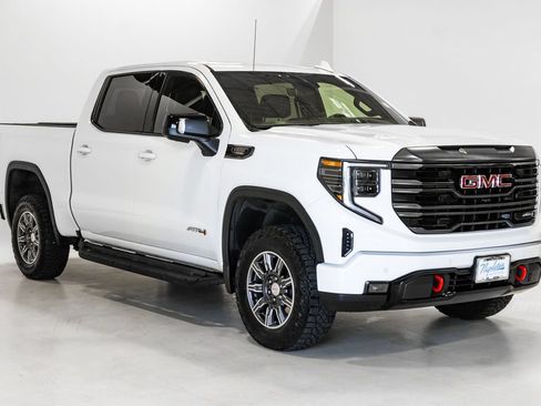 Used 2024 GMC Sierra 1500 AT4 w/ Technology Package AWD/4WD image 6
