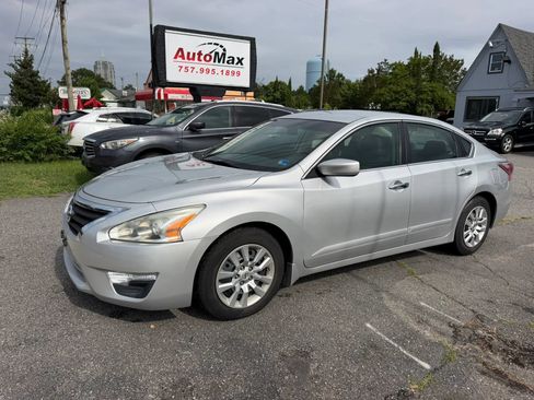 Used 2015 Nissan Altima 2.5 S w/ Power Driver Seat Package FWD image 1
