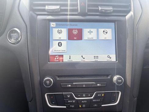 Used 2018 Ford Fusion SE w/ Equipment Group 201A FWD image 15