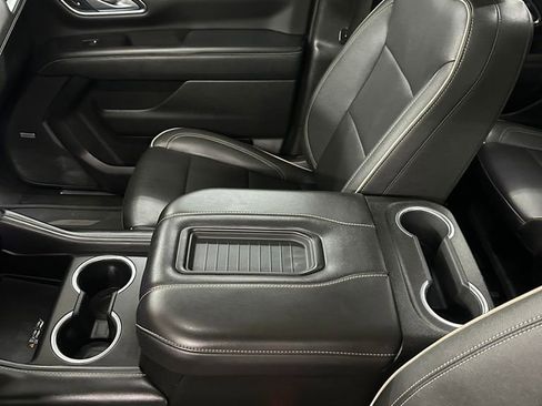 Used 2022 GMC Yukon SLT w/ SLT Premium Package AWD/4WD image 17