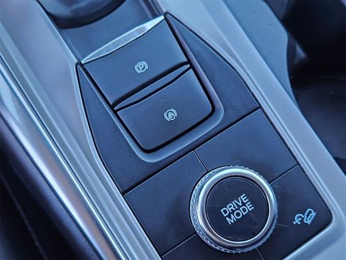 Certified 2022 Ford Explorer XLT w/ Equipment Group 202A image 18