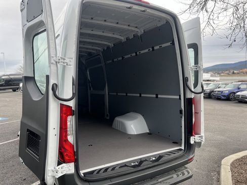 Used 2024 Mercedes-Benz Sprinter 4500 image 14