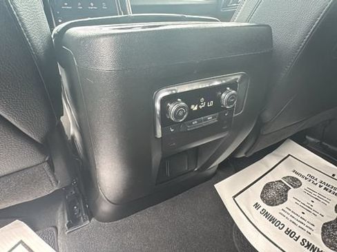 Used 2025 GMC Yukon XL Denali AWD/4WD image 21