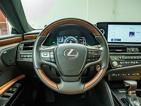 Certified 2025 Lexus ES 300h w/ Accessory Package (Z2) FWD image 24