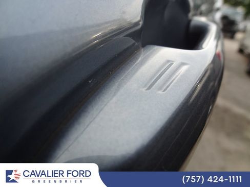 Used 2022 Toyota Highlander XLE AWD/4WD image 18