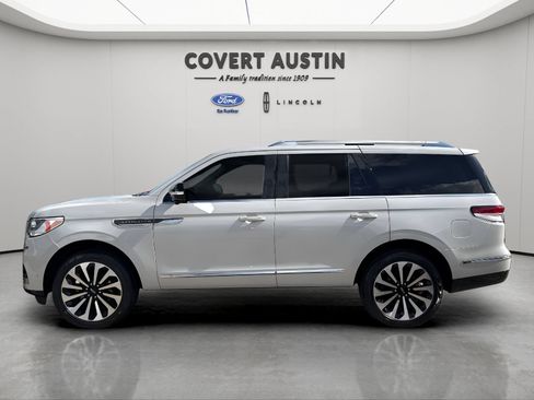 Certified 2024 Lincoln Navigator Reserve AWD/4WD image 2