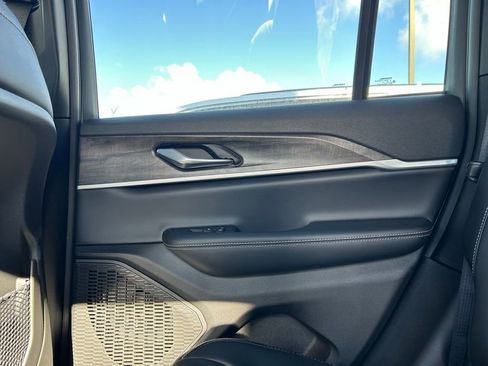 New 2026 Jeep Grand Cherokee Altitude image 31