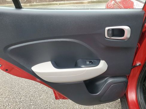 Used 2023 Hyundai Venue SEL FWD image 8