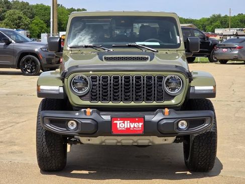 Used 2025 Jeep Gladiator Mojave w/ Convenience Group AWD/4WD image 3