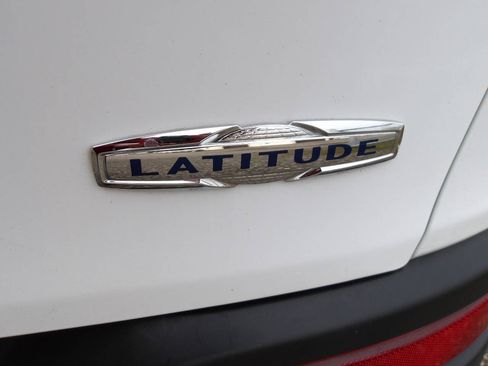 Used 2018 Jeep Cherokee Latitude Plus FWD image 32