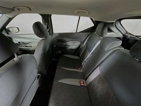 Used 2018 Nissan Kicks S FWD image 11