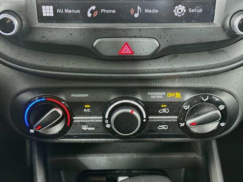 Used 2025 Kia Soul LX w/ LX Technology Package FWD image 24