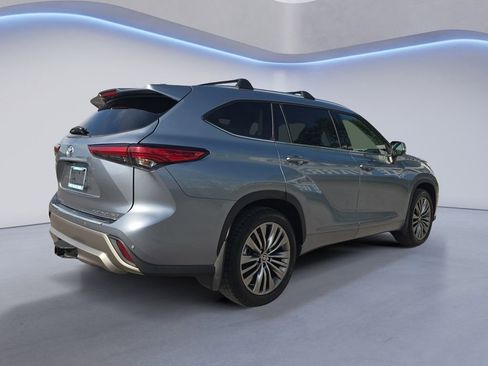 Used 2022 Toyota Highlander Platinum AWD/4WD image 6