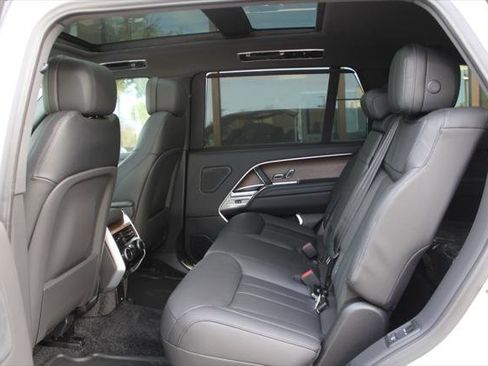 New 2025 Land Rover Range Rover Long Wheelbase SE image 44