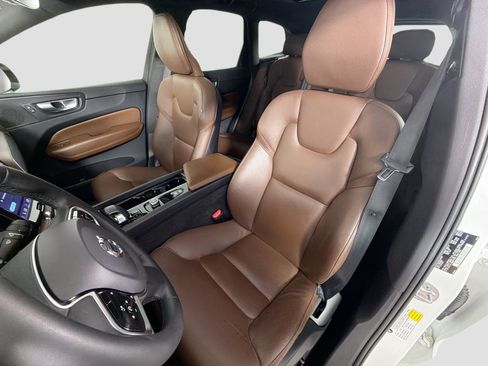 Certified 2023 Volvo XC60 B5 Plus w/ Protection Package Premier AWD/4WD image 21