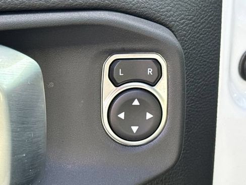 Used 2023 Jeep Gladiator Mojave AWD/4WD image 22