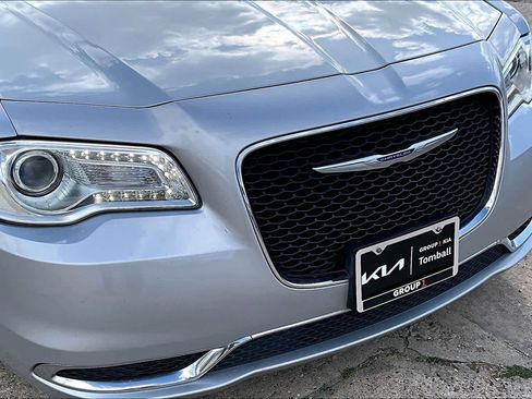 Used 2019 Chrysler 300 Touring L w/ Quick Order Package 22F image 29