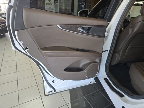 Used 2016 Lincoln MKX Reserve w/ Driver Assistance Package AWD/4WD image 10