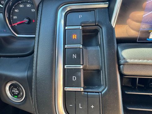 Used 2021 Chevrolet Tahoe Z71 w/ Luxury Package AWD/4WD image 26