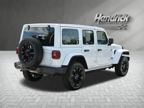 Used 2025 Jeep Wrangler Unlimited Sahara w/ Safety Group AWD/4WD image 9