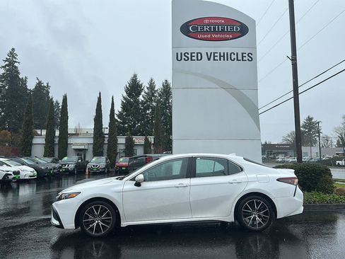 Used 2024 Toyota Camry SE w/ Convenience Package image 1