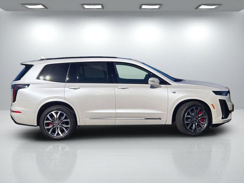 New 2025 Cadillac XT6 Sport w/ Technology Package image 3