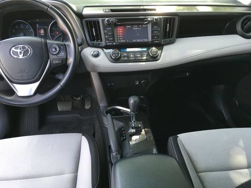 Used 2018 Toyota RAV4 XLE AWD/4WD image 25