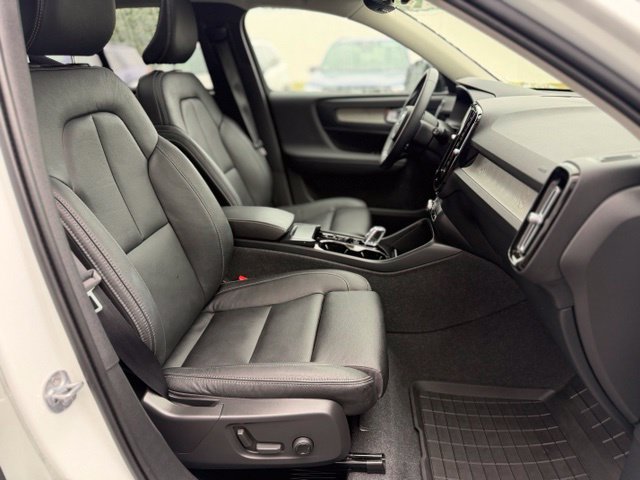 Used 2024 Volvo XC40 B5 Plus w/ Climate Package AWD/4WD image 25