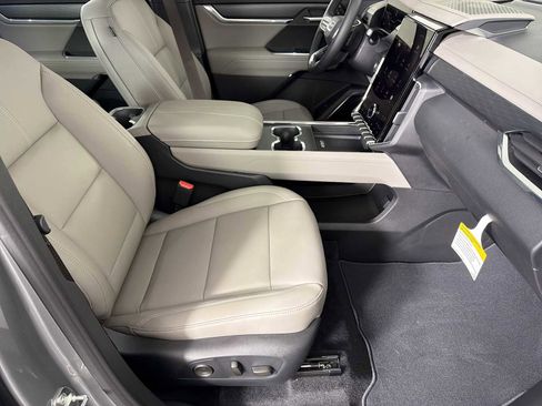 New 2026 GMC Acadia Elevation w/ Elevation Premium Package image 22