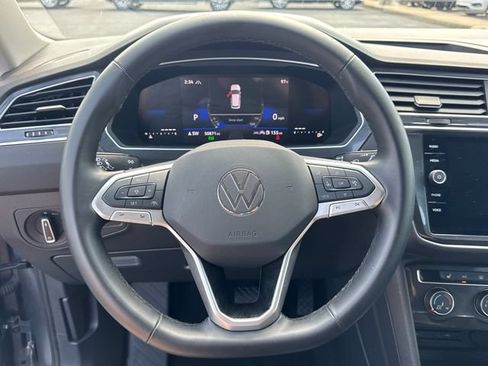 Used 2024 Volkswagen Tiguan SE AWD/4WD image 19