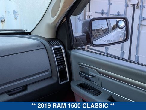 Used 2019 RAM 1500 Classic SLT image 17