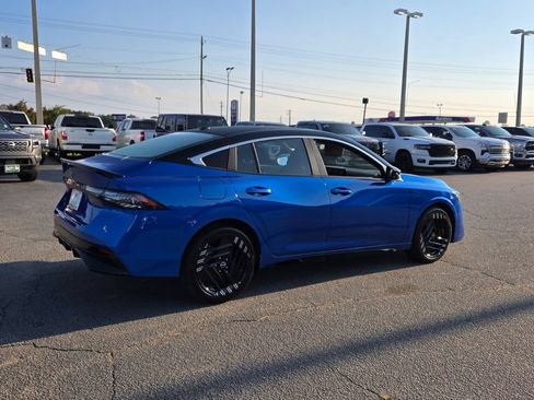 New 2027 Nissan Sentra SR w/ Floor Mat Package FWD image 11
