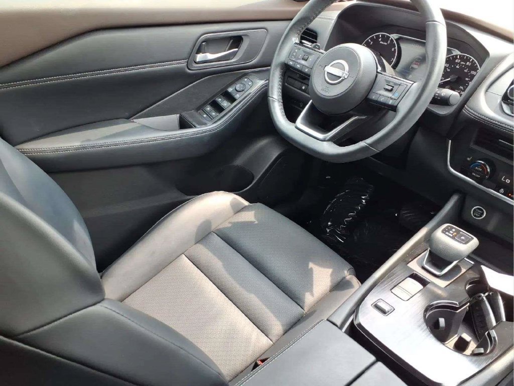 Used 2023 Nissan Rogue SV w/ SV Premium B Package FWD image 10