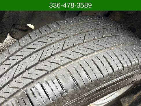 Used 2017 Ford Explorer XLT w/ Equipment Group 202A AWD/4WD image 25
