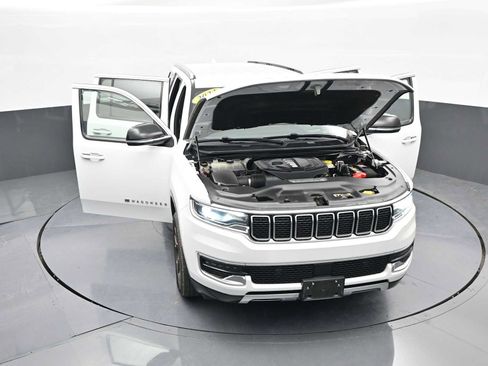 Used 2023 Jeep Wagoneer L Series III w/ Preferred Equipment Group image 45
