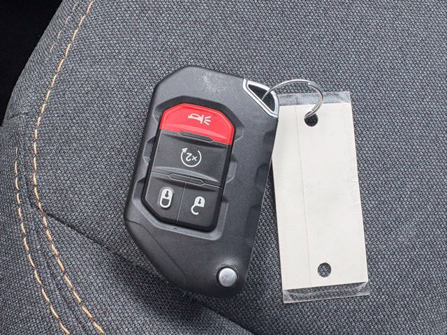 Used 2024 Jeep Wrangler Unlimited Sahara w/ Safety Group AWD/4WD image 28