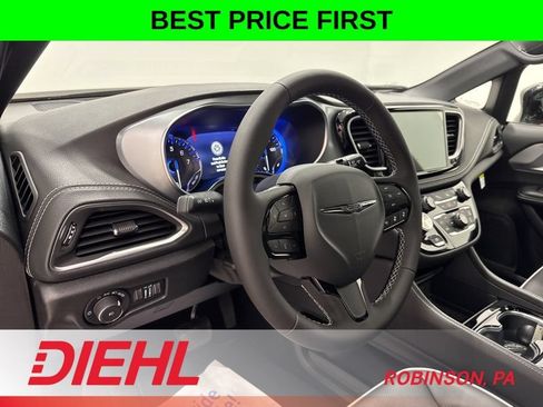 New 2026 Chrysler Pacifica Limited w/ S Appearance Package AWD/4WD image 26