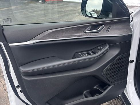 Used 2023 Jeep Grand Cherokee Limited w/ Trailer Tow Prep Group (B) image 10