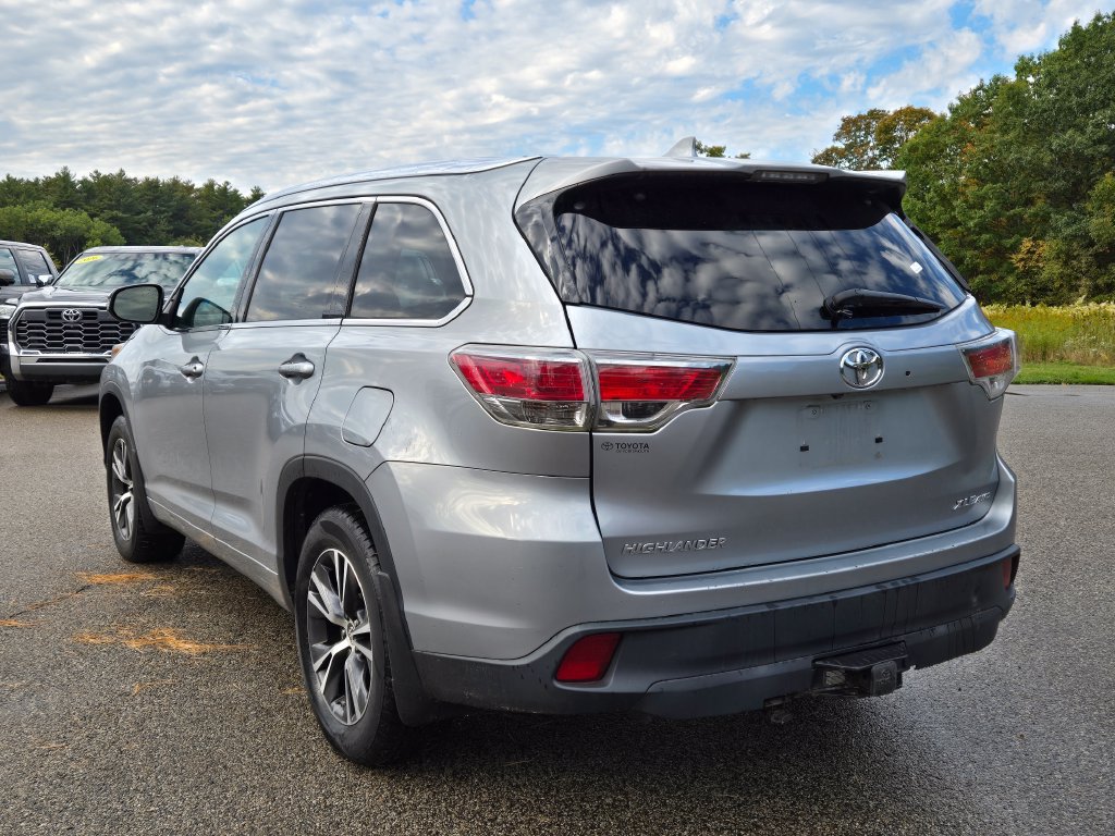 Used 2016 Toyota Highlander XLE AWD/4WD image 3