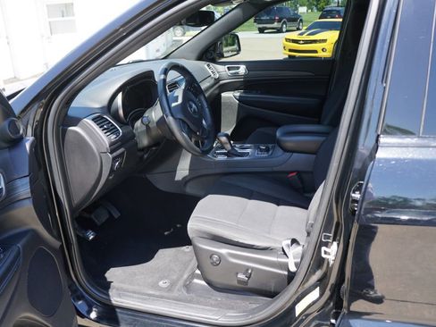 Used 2019 Jeep Grand Cherokee Laredo image 7