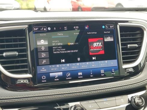 Used 2021 Chrysler Pacifica Limited w/ Uconnect Theater Family Group FWD image 25