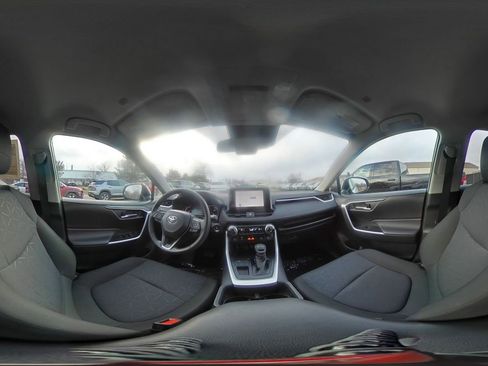 Used 2025 Toyota RAV4 XLE image 42