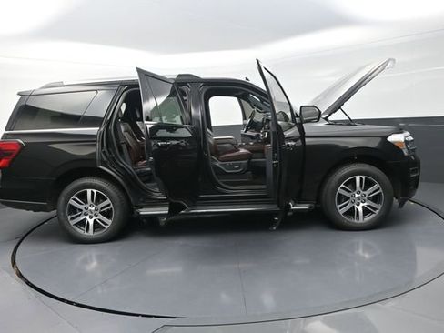 Used 2022 Ford Expedition Limited AWD/4WD image 24
